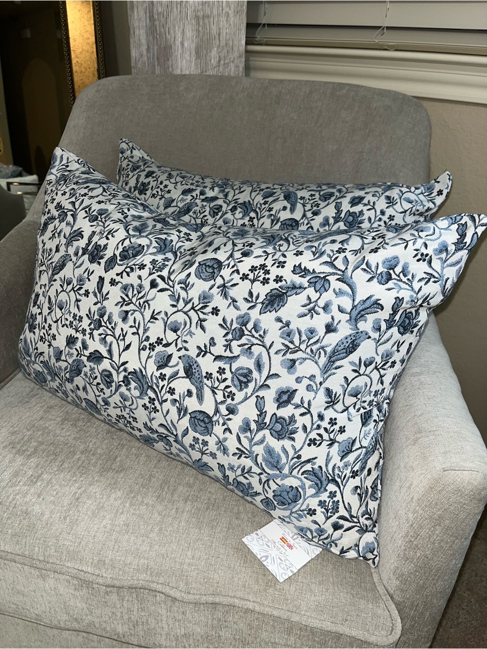 2-CALDEIRA NWT JACQUARD  BLUE GLORAL BIRD DESIGN LUXURY DECORATIVE PILLOWS